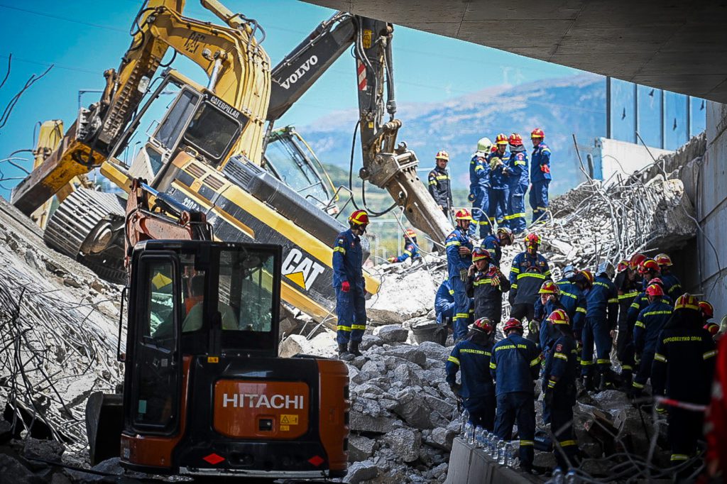 Τραγωδία στην Πάτρα: Κατάρρευση τμήματος γέφυρας – 1 νεκρός, πολλοί τραυματίες – Τρεις συλλήψεις