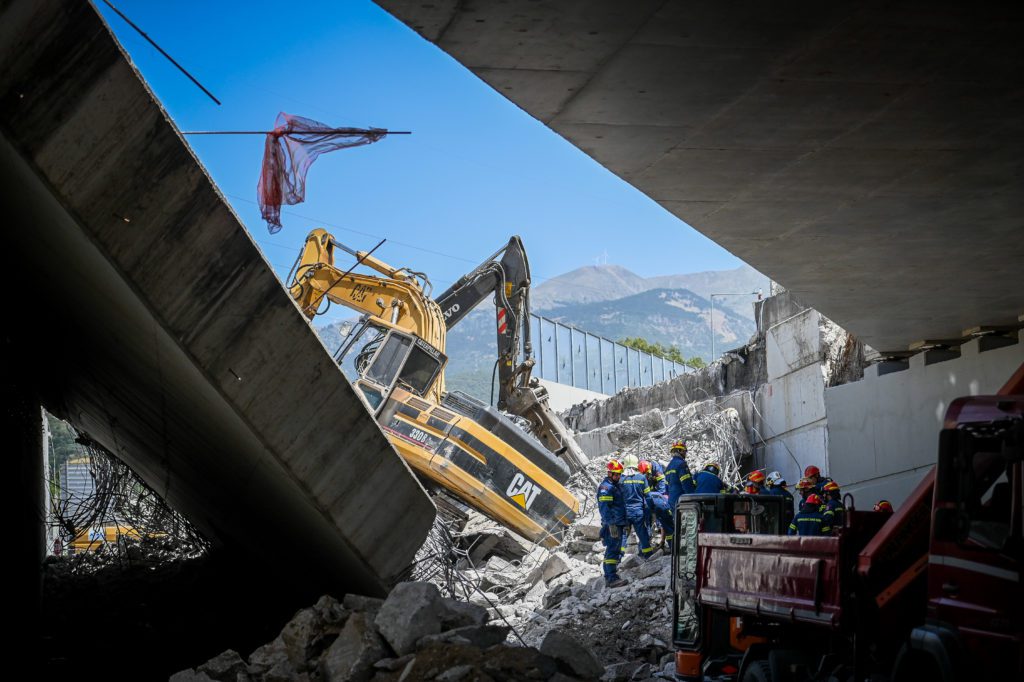 Κατάρρευση γέφυρας στην Πάτρα: Συγκλονιστική μαρτυρία τραυματία – «Στο τρίτο χτύπημα έπεσε η γέφυρα» (Video)