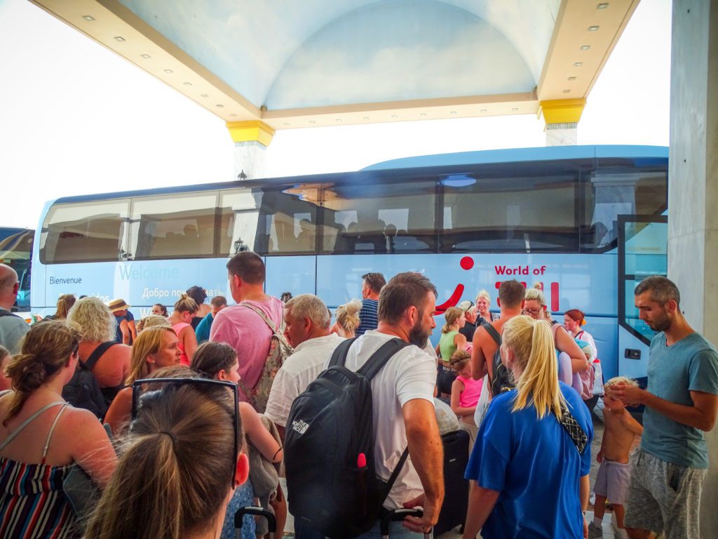 Η ταξιδιωτική εταιρεία TUI ακυρώνει τις πτήσεις προς Ρόδο