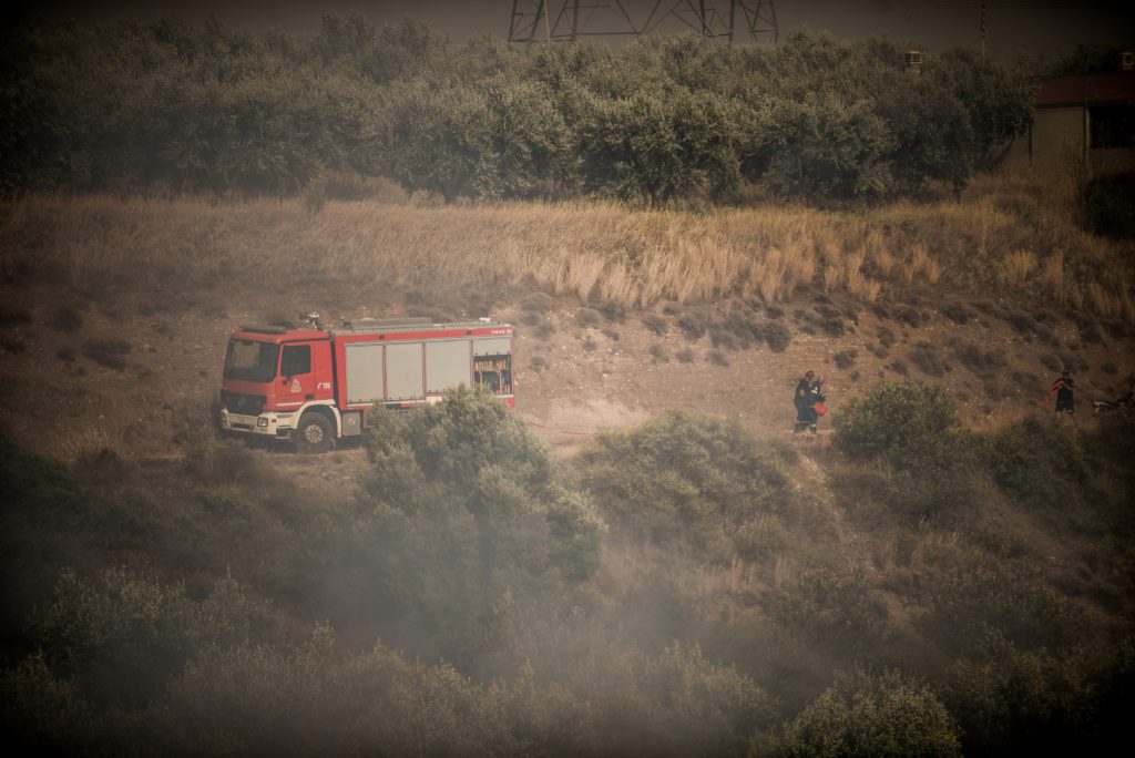 Πυρκαγιά στη Μαγνησία: Επιχείρηση απομάκρυνσης εργαζομένων από εργοστάσιο στο Σέσκλο