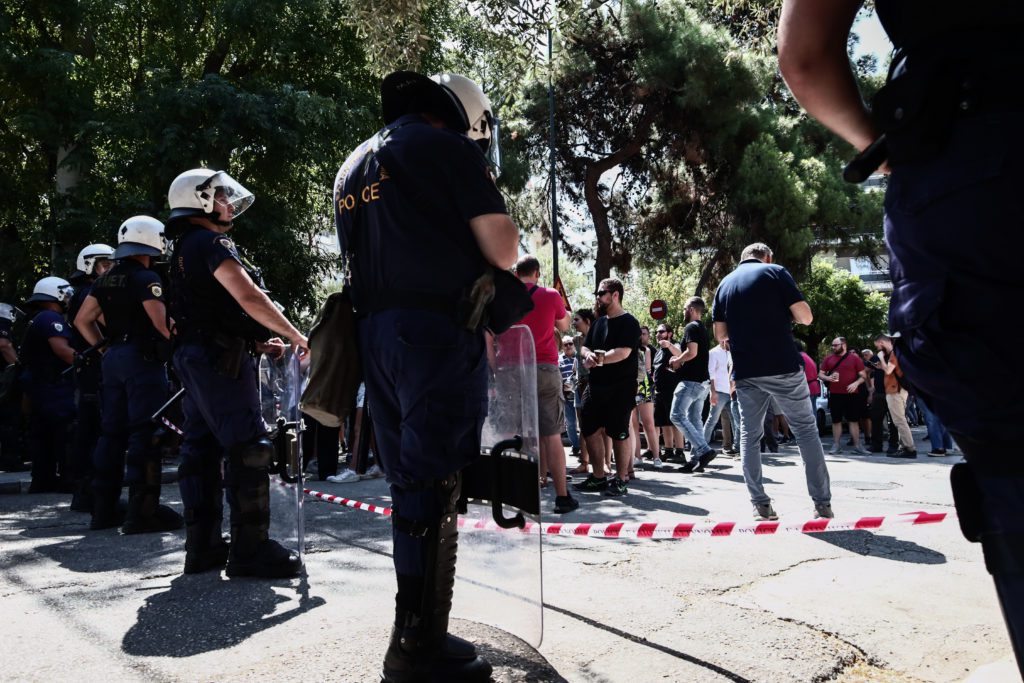 Στη Βουλή φέρνει ο ΣΥΡΙΖΑ τη βίαιη επιχείρηση έξωσης μονογονεϊκής οικογένειας στα Άνω Πατήσια
