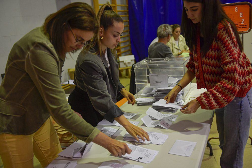 Iσπανία: Mεγάλο φαβορί η Δεξιά στις πρόωρες βουλευτικές εκλογές