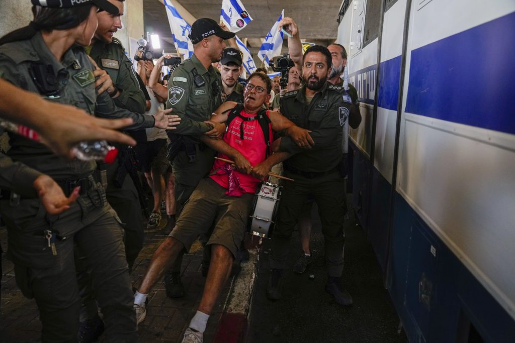Ισραήλ: Νέες διαδηλώσεις κατά της δικαστικής μεταρρύθμισης – Επεισόδια και συλλήψεις στο αεροδρόμιο του Τελ Αβίβ