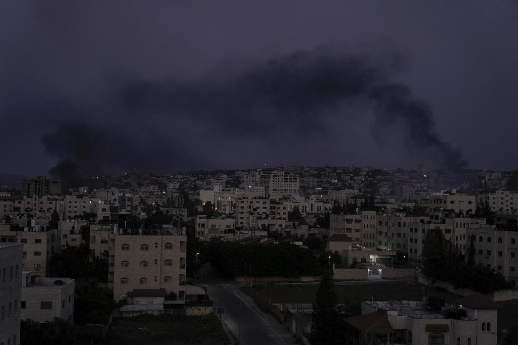 Νέο ισραηλινό μπαράζ βομβαρδισμών: Στο «στόχαστρο» η Γάζα – Αποσύρονται οι δυνάμεις από την Τζενίν