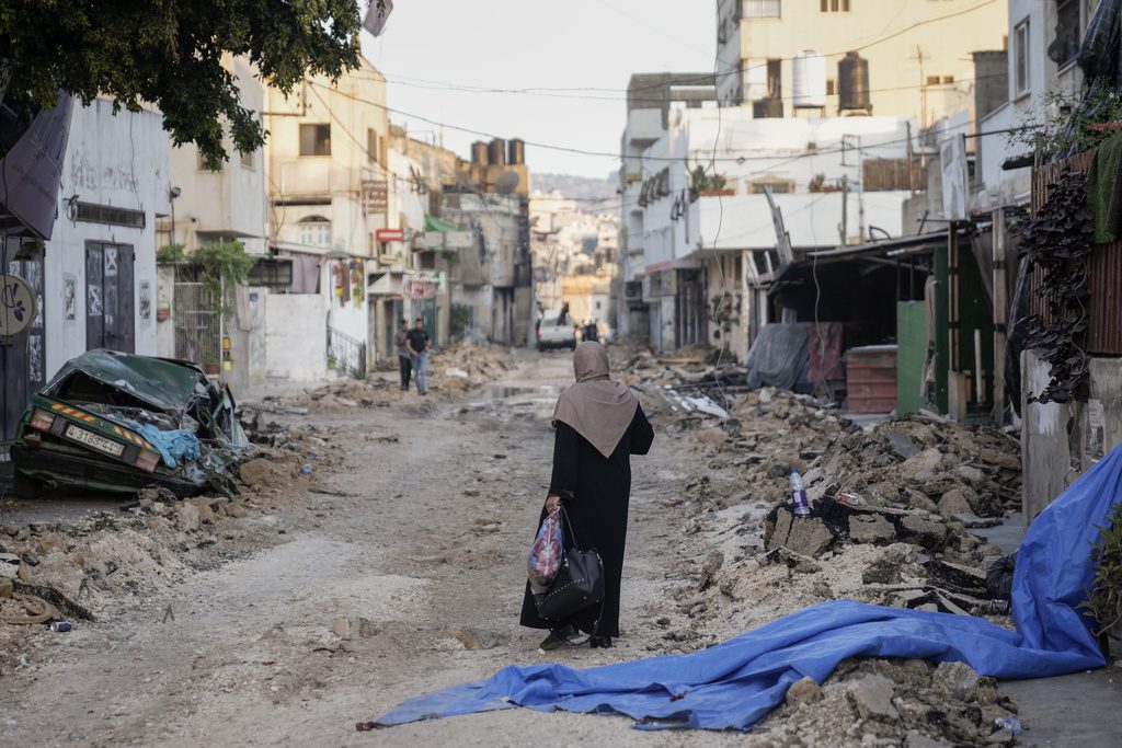 Διεθνής Τύπος: Το Ισραήλ αποχωρεί από την Τζενίν που μετρά τις πληγές της