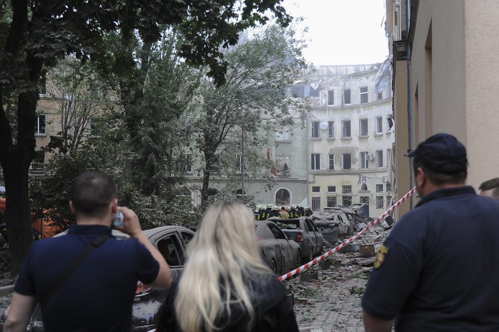 Πόλεμος στην Ουκρανία: Τους επτά έφτασαν οι νεκροί από το ρωσικό πλήγμα στη Λβιβ (Photos)