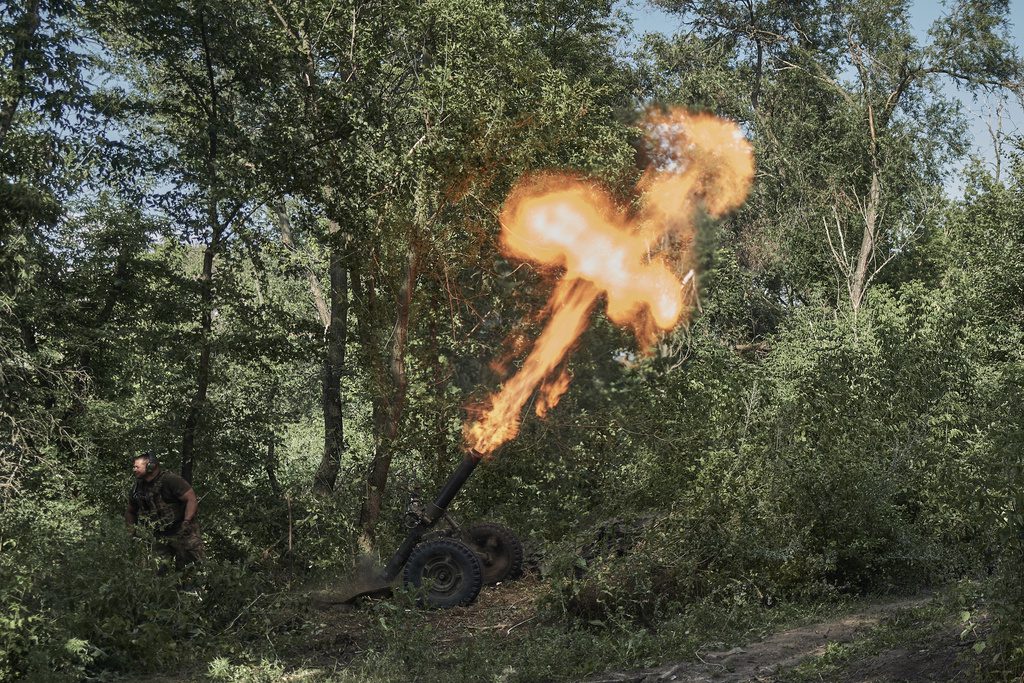 Αμερικανικά ΜΜΕ: Οι ΗΠΑ εξετάζουν να δώσουν στον ουκρανικό στρατό «αμφιλεγόμενα πυρομαχικά διασποράς»