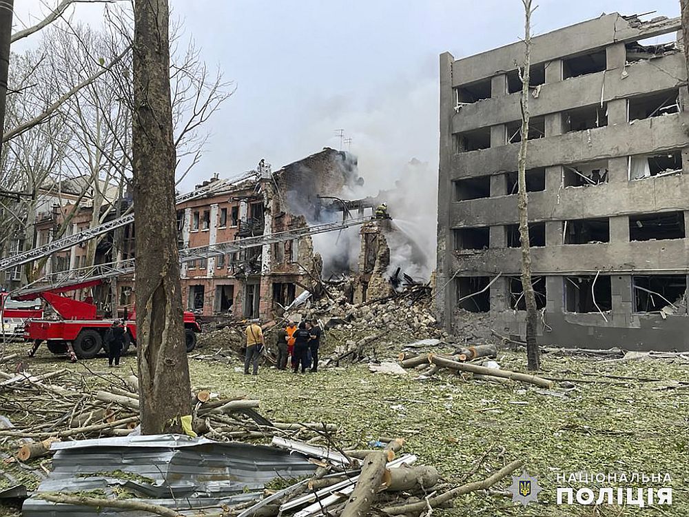 Πόλεμος στην Ουκρανία: Τουλάχιστον 20 τραυματίες στις ρωσικές επιδρομές σε Μικολάιφ και Οδησσό (Photos)