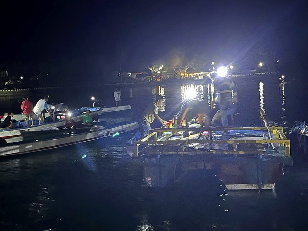 Ινδονησία: Τουλάχιστον 15 νεκροί στο ναυάγιο επιβατικού πλοίου στην Κελέβη (Photos)