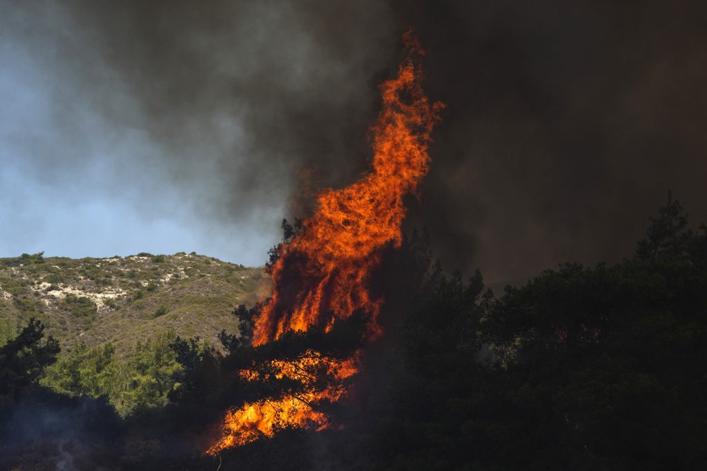 Φωτιά στη Ρόδο: Ενημέρωση για τα αίτια και την εξέλιξη του πύρινου εφιάλτη ζήτησε η αντεισαγγελέας Εφετών Δωδεκανήσου