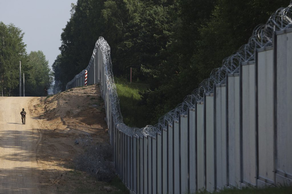 Πολωνία και Λιθουανία εξετάζουν το ενδεχόμενο να κλείσουν τα σύνορα με τη Λευκορωσία