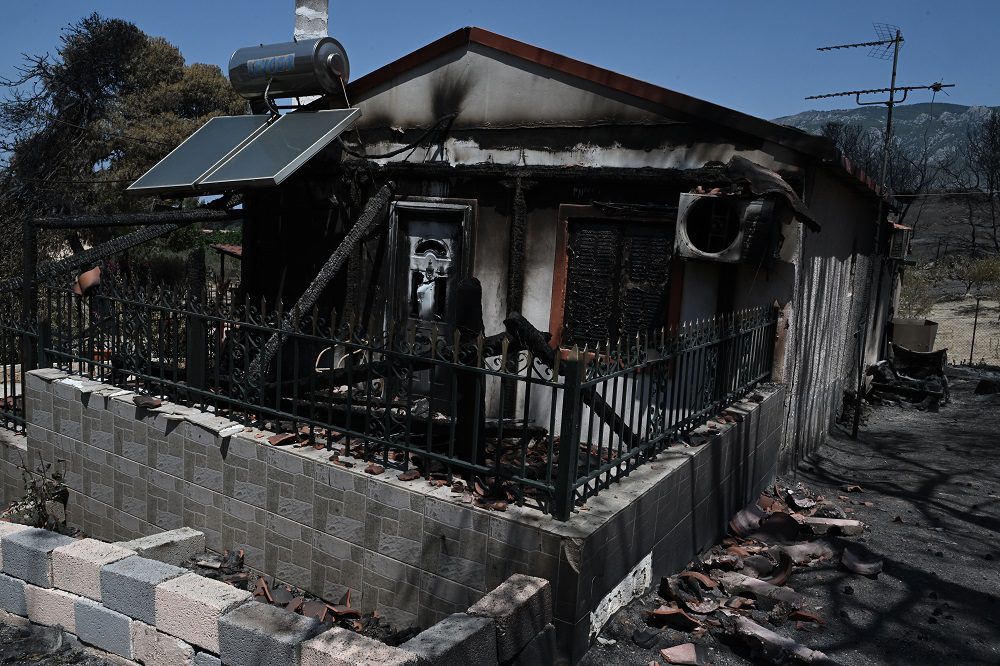 Πυρκαγιές: Σχεδόν 200 κτίρια κάηκαν ή έπαθαν ζημιές στις 3 πληγείσες περιοχές – 5 μέτρα στήριξης