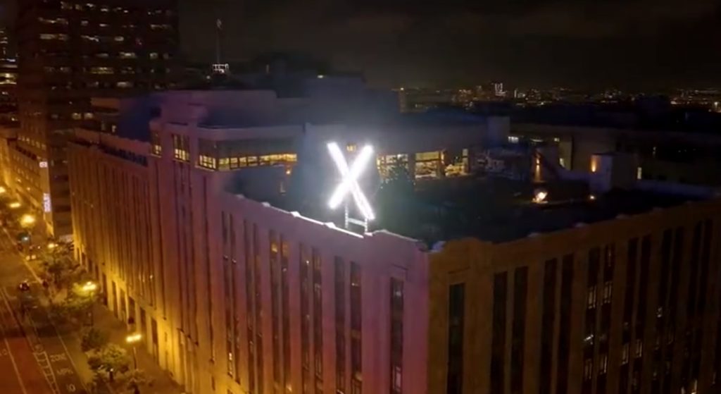 Twitter: Οργή για το έντονο φως της πινακίδας «X» στα γραφεία της εταιρείας στο Σαν Φρανσίσκο (Videos)
