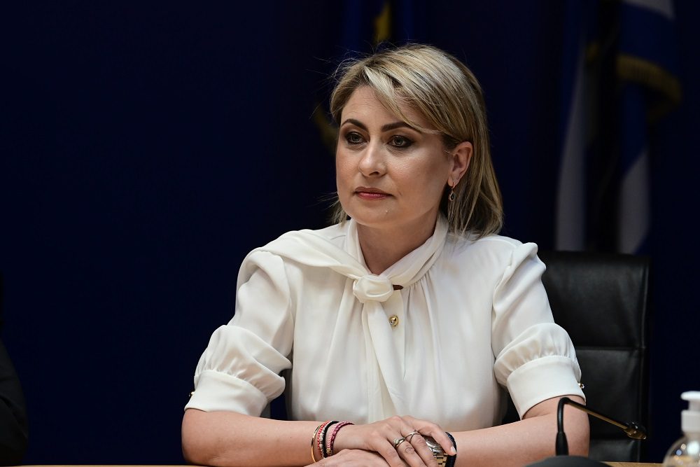 Βουλή: «Άδειασμα» στην Αλεξοπούλου από «γαλάζια» βουλευτή για την αυτοδιάθεση του γυναικείου σώματος