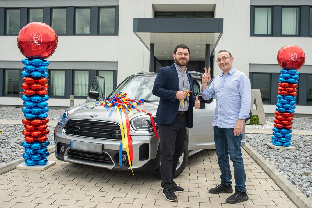 Η Lidl Ελλάς παρέδωσε τα κλειδιά του Mini Cooper Countryman στον μεγάλο νικητή του ανοιξιάτικου διαγωνισμού Lidl Plus