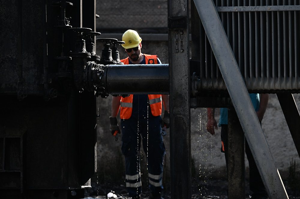 Δάφνη: Υπό μερικό έλεγχο η φωτιά στον υποσταθμό της ΔΕΗ