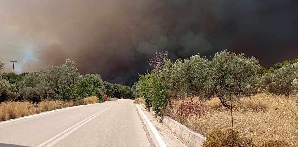 Φωτιά στη Ρόδο: Αίτημα να κηρυχθούν σε κατάσταση έκτακτης ανάγκης τρεις Δημοτικές Ενότητες