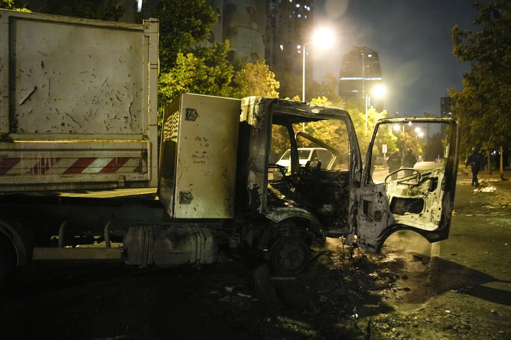 Γαλλία: Επίθεση στο σπίτι δημάρχου πόλης κοντά στο Παρίσι – Συνολικά 719 προσαγωγές στη διάρκεια της νύκτας