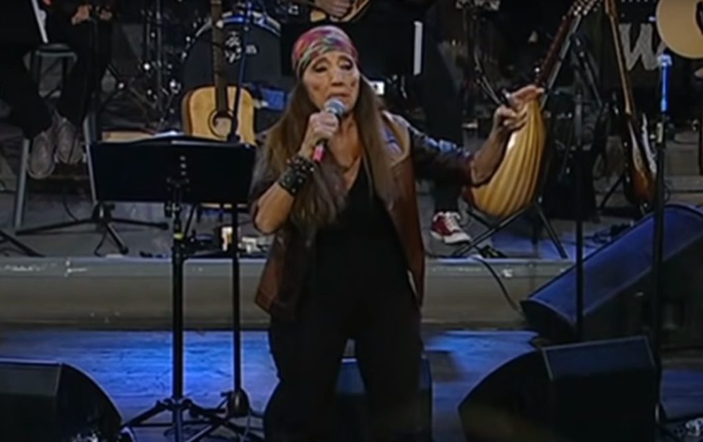 Πέθανε η τραγουδίστρια με τη φυσαρμόνικα, Γιώτα Γιάννα (Video)