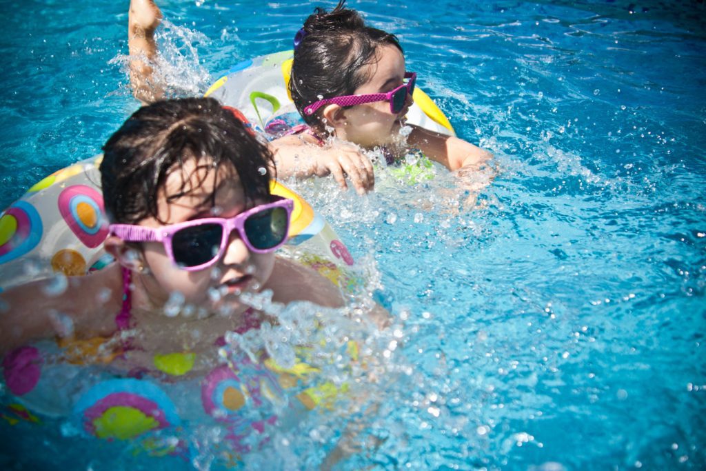 Παιδί και κολύμβηση σε πισίνα: Αυτές είναι οι δέκα συμβουλές που πρέπει να γνωρίζετε