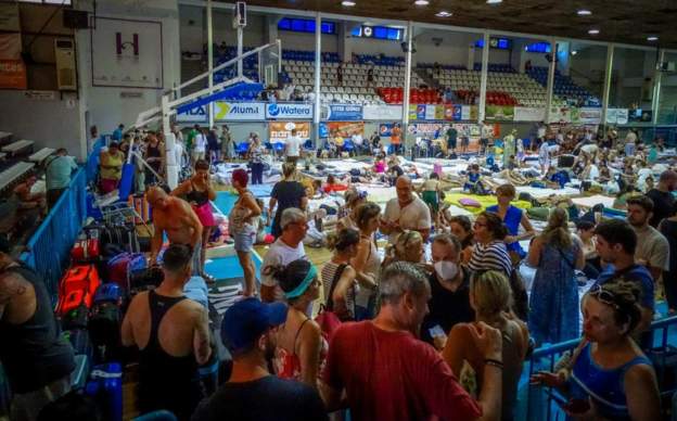 Απίστευτη κερδοσκοπία ξενοδόχων στις πλάτες των τουριστών – Τριπλασιάστηκαν οι τιμές στην πόλη τη Ρόδου