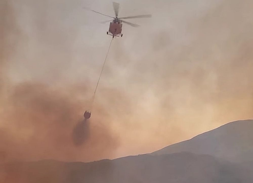 Πυρκαγιά στη Ρόδο: Συνεχίζεται η μάχη των πυροσβεστικών δυνάμεων – Καίγεται πυκνό δάσος (Video)