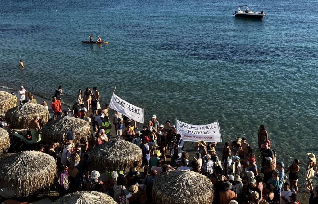 Πάρος: Το «Κίνημα της Πετσέτας» διεκδικεί πίσω τις παραλίες – «Κάποιος νοικιάζει 16 τ.μ. και καταλαμβάνει 500 τ.μ.» (Video)
