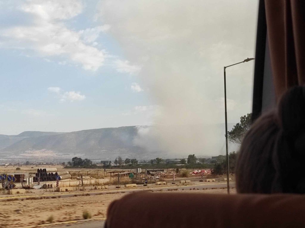 Μάχη με τις φλόγες για δεύτερη ημέρα και στον Ασπρόπυργο: Νέο μήνυμα από το 112 – Εκκενώνεται ο οικισμός Σοφό