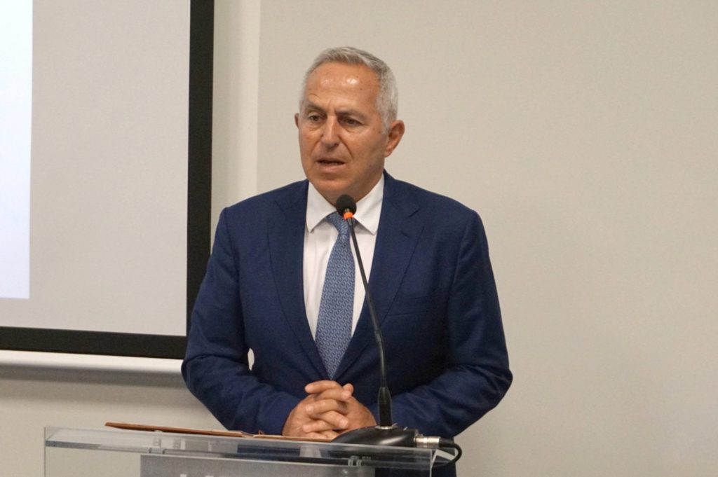 Αποστολάκης: «Απερίφραστα καταδικαστέα η επίθεση εναντίον του Κώστα Βαξεβάνη»