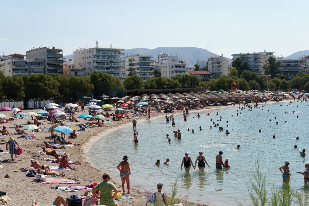 Στη Βουλή φέρνει ο ΣΥΡΙΖΑ τα περιστατικά ασύδοτης καταπάτησης του αιγιαλού