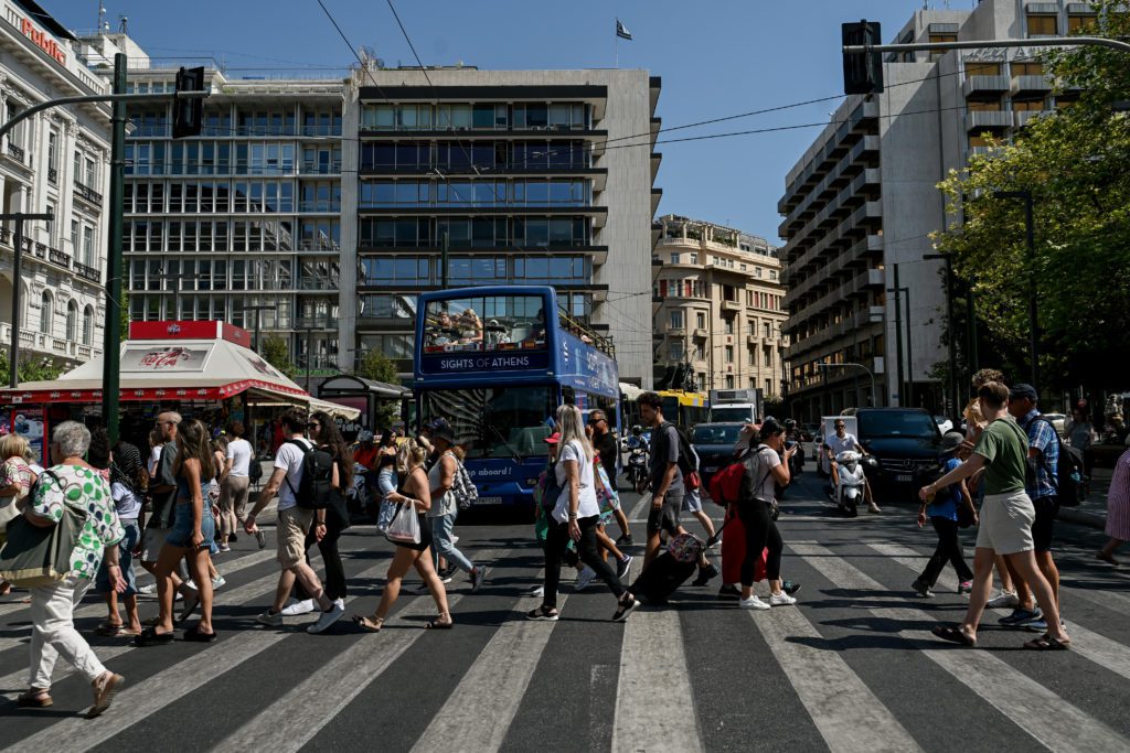 Κορονοϊός: Διπλάσιοι θάνατοι και νοσηλείες μέσα σε μία εβδομάδα – Κυριαρχεί η υποπαραλλαγή Eris