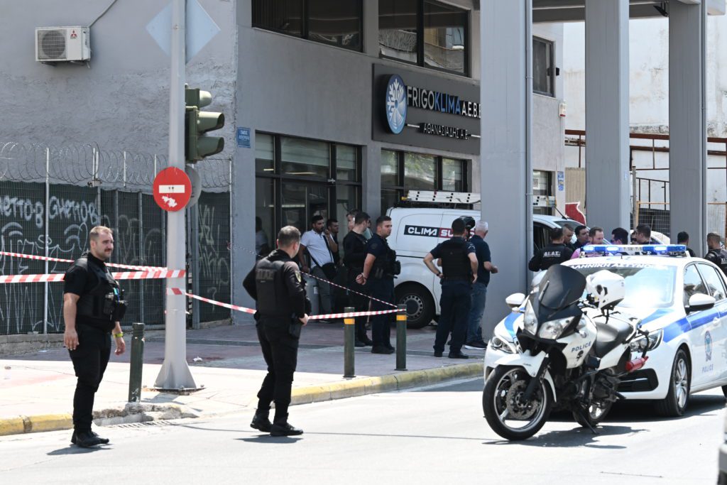 Σοβαρό επεισόδιο με πυροβολισμό στον Κολωνό – Ένας τραυματίας από πυρά αστυνομικού