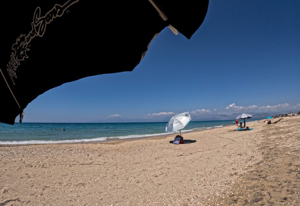 Καιρός: Μικρή πτώση της θερμοκρασίας, ενισχύονται τα μελτέμια