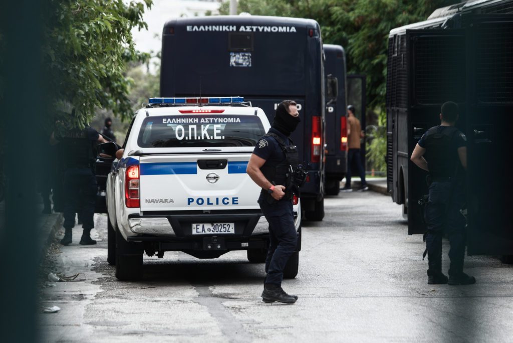 Νέα Φιλαδέλφεια: Τι εντόπισε η ΕΛΑΣ στο σπίτι του Έλληνα οπαδού που συνελήφθη για τα επεισόδια – Βαριές οι κατηγορίες