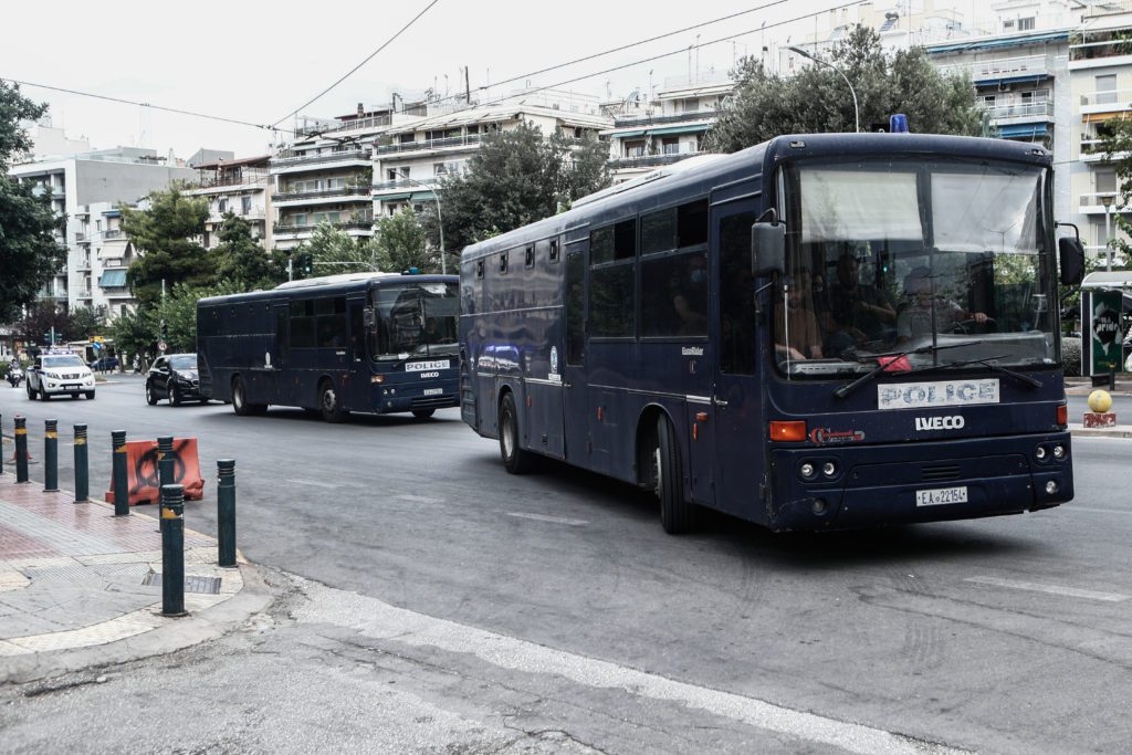 Έντονες αντιδράσεις στην ΕΛ.ΑΣ. μετά τις εξαγγελίες Μητσοτάκη για τον έλεγχο στα γήπεδα