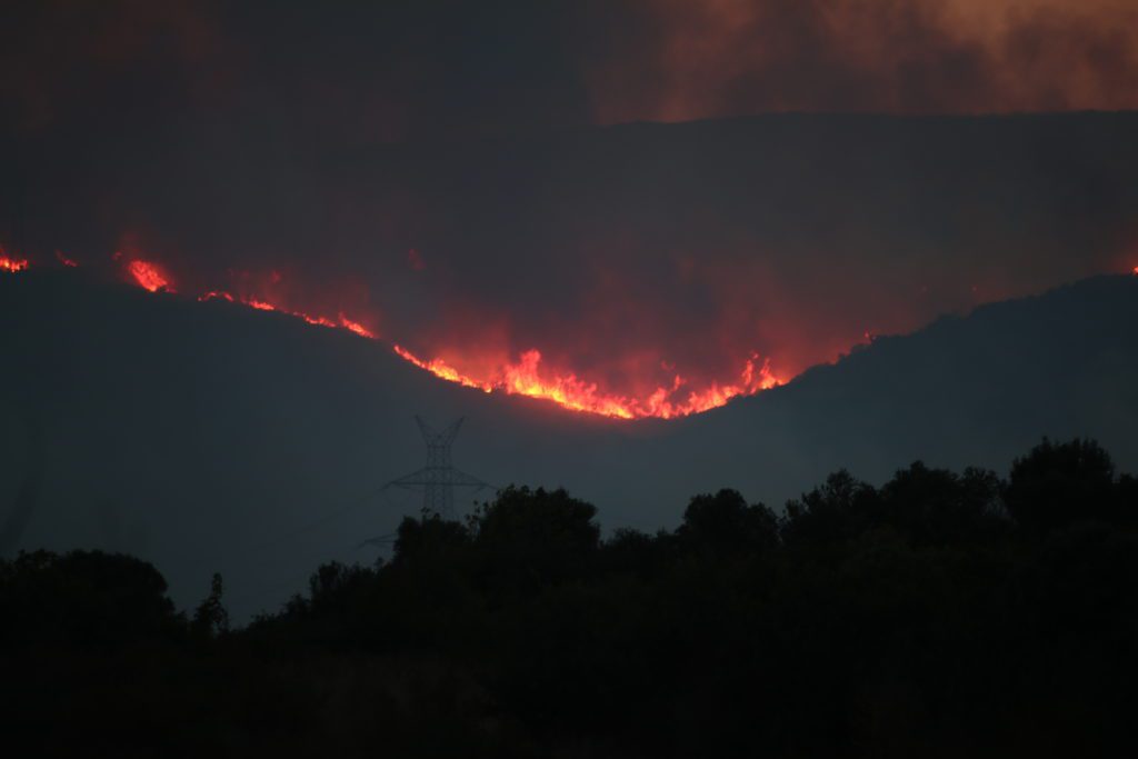 Πύρινα μέτωπα σε όλη τη χώρα – Εκκενώσεις οικισμών, στάχτη χιλιάδες στρέμματα