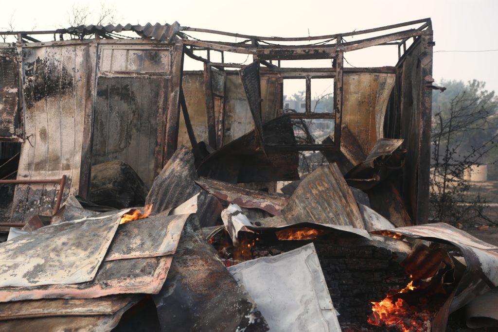 Ανυπεράσπιστη η χώρα: Συναγερμός για τη φωτιά στον Ασπρόπυργο – Η εικόνα σε όλα τα πύρινα μέτωπα (Videos)
