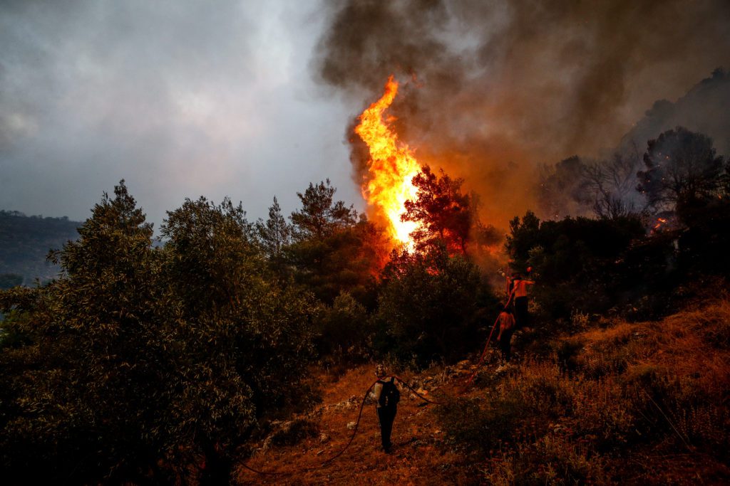Meteo για την πυρκαγιά στην Πάρνηθα: «Επιδείνωση των πυρομετεωρολογικών συνθηκών έως αργά το απόγευμα της Τετάρτης»