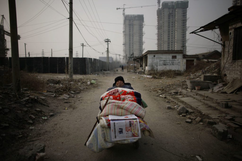 Πληθωρισμός και πανδημία έριξαν στην ακραία φτώχεια σχεδόν 70 εκατ. ανθρώπους στην Ασία