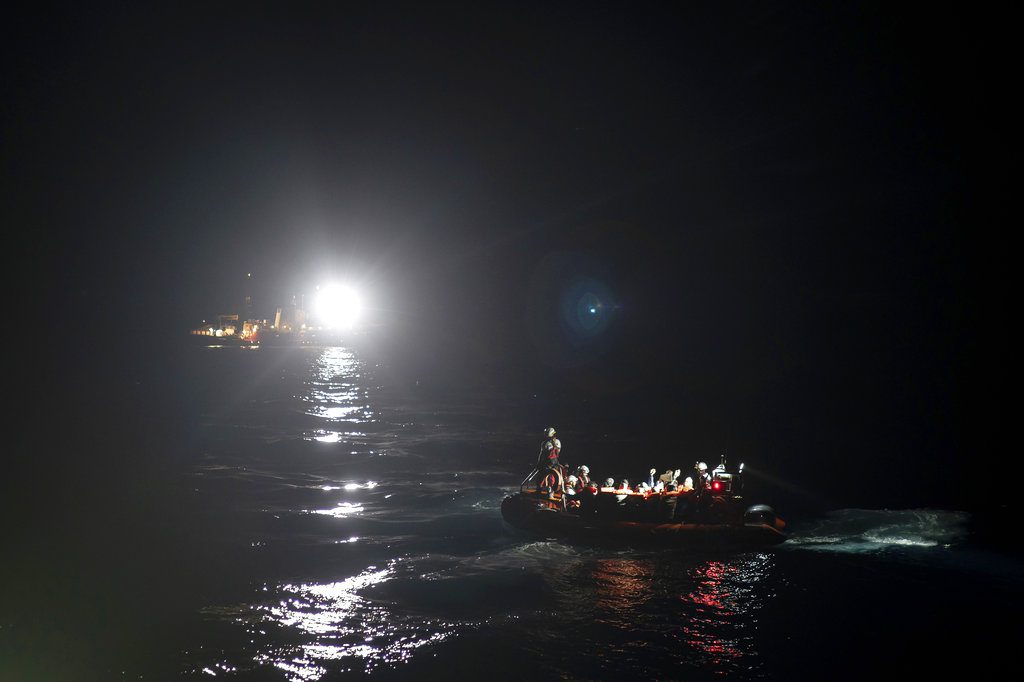 Ιταλία: Πολύνεκρο ναυάγιο με θύματα μετανάστες ανακοίνωσαν οι αρχές