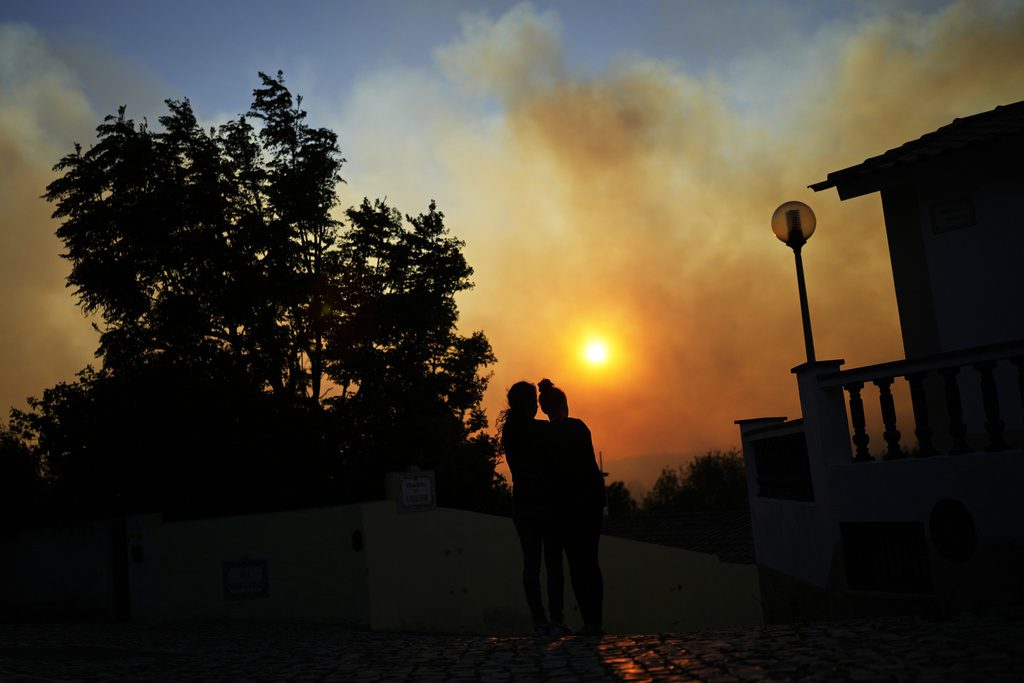 Ιβηρική Χερσόνησος: Στάχτη δεκάδες χιλιάδες στρέμματα στην Πορτογαλία – Κορύφωση του καύσωνα στην Ισπανία (Video)