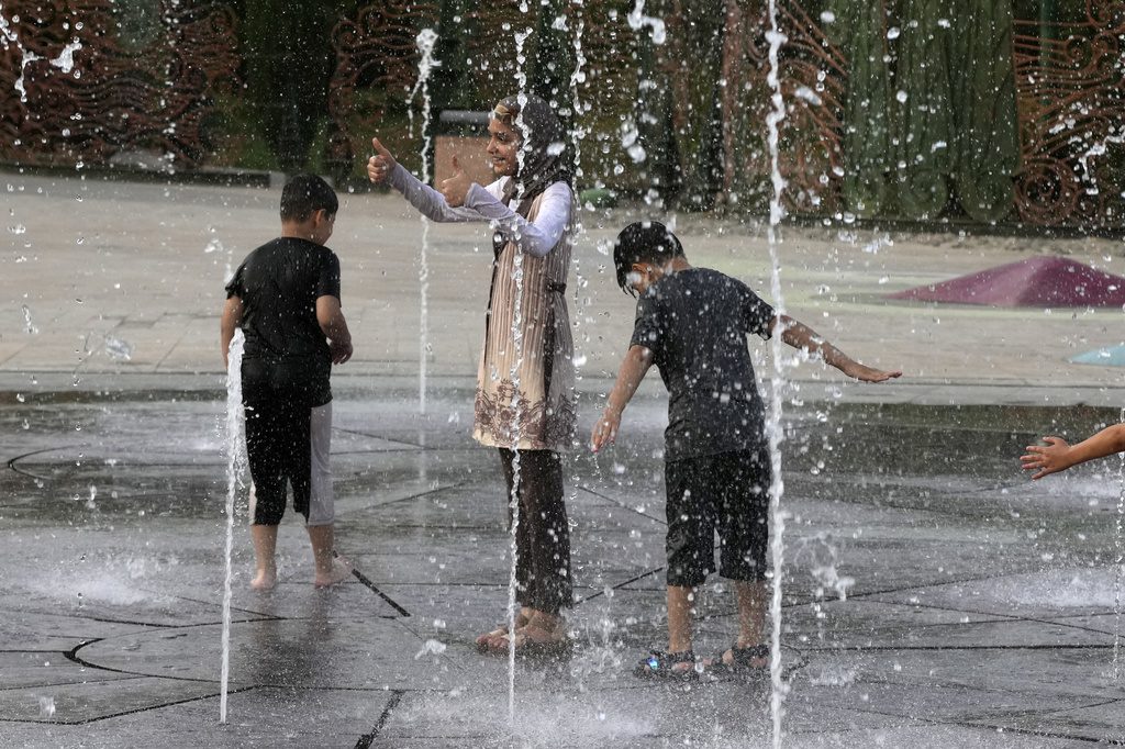 Ιράν: Διήμερη εθνική αργία λόγω ακραίου καύσωνα – Οι θερμοκρασίες ξεπέρασαν τους 51 βαθμούς Κελσίου