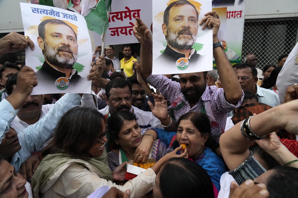 Ινδία: Ανεστάλη η καταδίκη του αντιπολιτευόμενου Ραχούλ Γκάντι