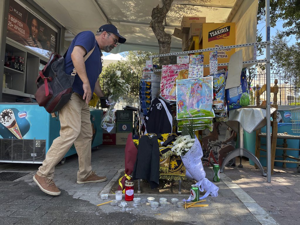 Συγκλονίζει η θεία του 29χρονου Μιχάλη που δολοφονήθηκε στη Νέα Φιλαδέλφεια – «Πήγε ψηλά σαν αετός» (Video)