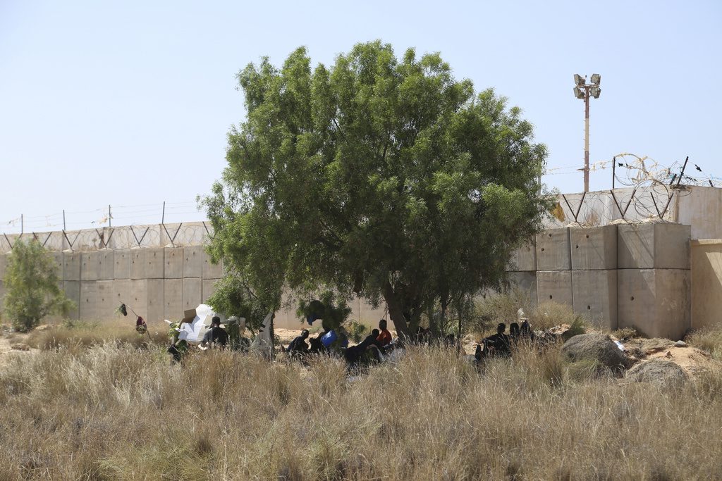 Νεκροί 27 μετανάστες στα σύνορα Τυνησίας και Λιβύης – «Τους εγκατέλειψαν χωρίς νερό»