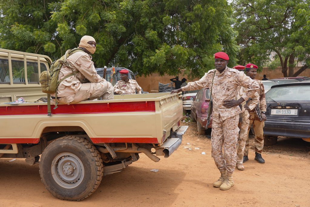 Νίγηρας: Αίρεται η διπλωματική ασυλία του Γάλλου πρέσβη – Αυξάνεται η ένταση στη Δυτική Αφρική