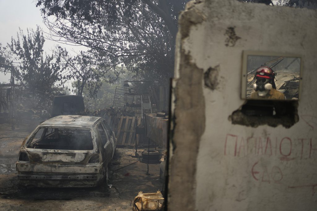 Γραμμή Μαξίμου η στοχοποίηση μεταναστών για τις φωτιές