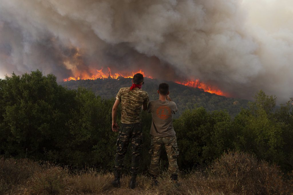 Καίγεται όλη η χώρα: Πύρινη κόλαση σε Πάρνηθα και Βοιωτία – Στις φλόγες για 6η ημέρα η Αλεξανδρούπολη (Video)