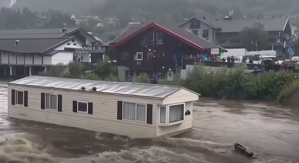 Πλημμύρες Νορβηγία: Χιλιάδες άνθρωποι απομακρύνθηκαν, τα νερά παρέσυραν σπίτια – Τρομακτικές εικόνες (Video)