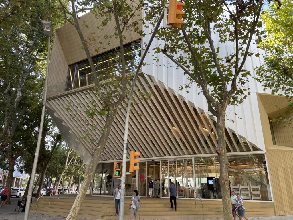 Η καλύτερη νέα βιβλιοθήκη του κόσμου είναι η «Gabriel García Márquez» στη Βαρκελώνη